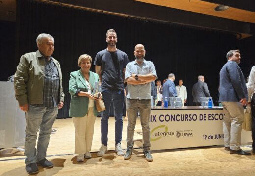 O concelleiro de Medio Ambiente recolleu en Madrid a “Escoba de Oro”, que premia o servizo de limpeza viaria de Carballo